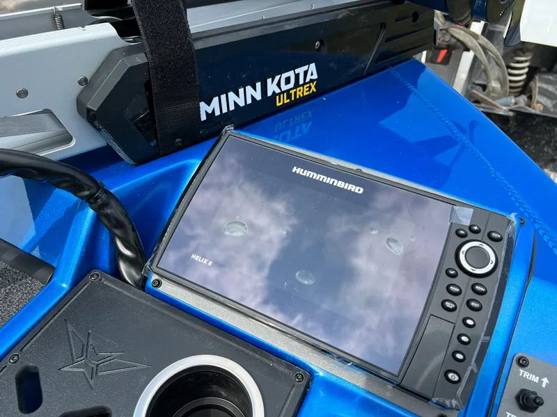 Slide: The Image of 2023 Vexus AVX1980 boat with Minn Kota Ultrex and Humminbird Helix 7 fishfinder. - 13