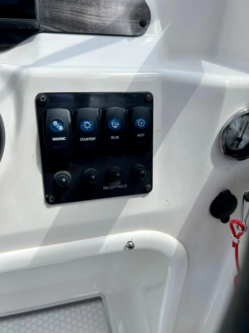 Slide: The Image of Control panel of a 2021 Stingray 191 DC boat. - 16