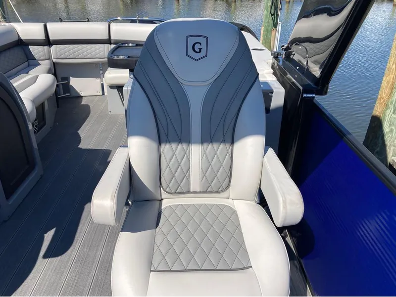 Slide: The Image of Captain's chair on a 2020 Godfrey San Pan 26 pontoon boat. - 4