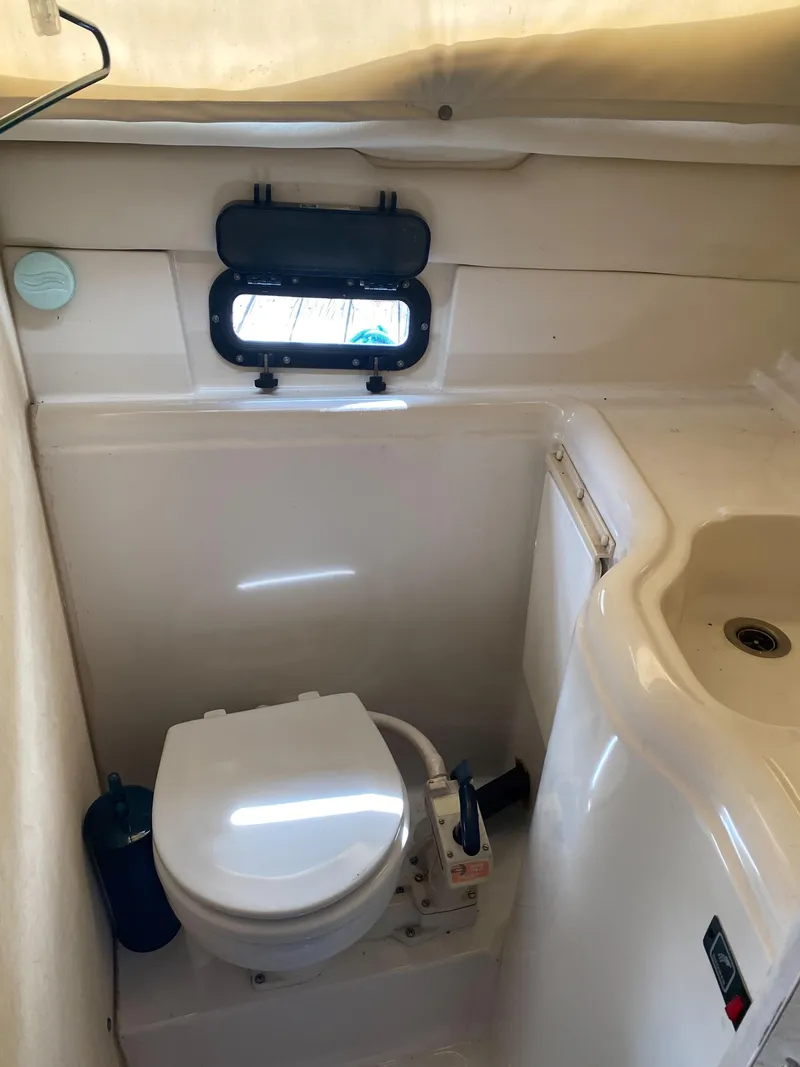 Slide: The Image of 1994 Bayliner 2655 Cierra boat bathroom with toilet and sink. - 20