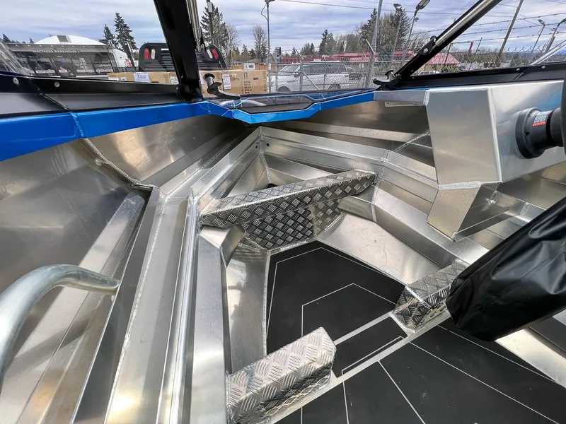 Slide: The Image of Stabi-Craft 1550 Fisher 2026 - 10