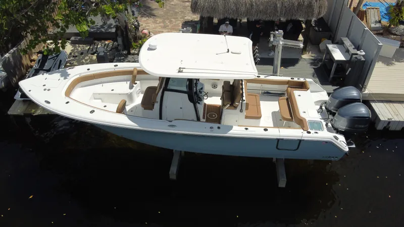 The Image of 2020 Sea Hunt 30 Gamefish boat docked, featuring dual engines and spacious deck. - 0