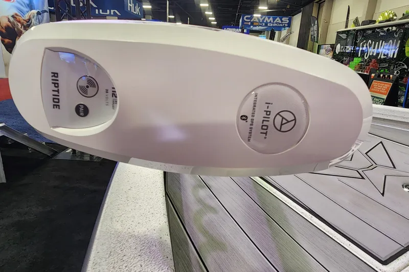 Slide: The Image of 2023 Vexus AVX2180CC boat with Minn Kota Riptide i-Pilot trolling motor. - 3