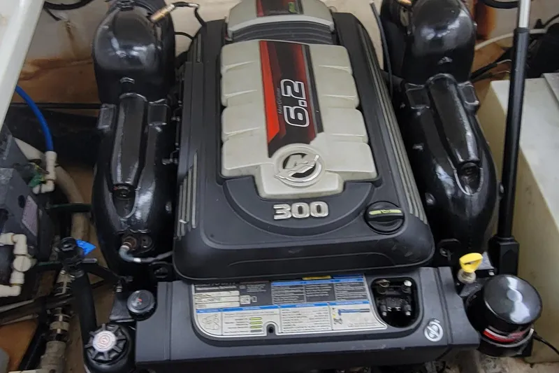Slide: The Image of 2016 Monterey 275 Sport Yacht engine, 6.2L 300 horsepower. - 8