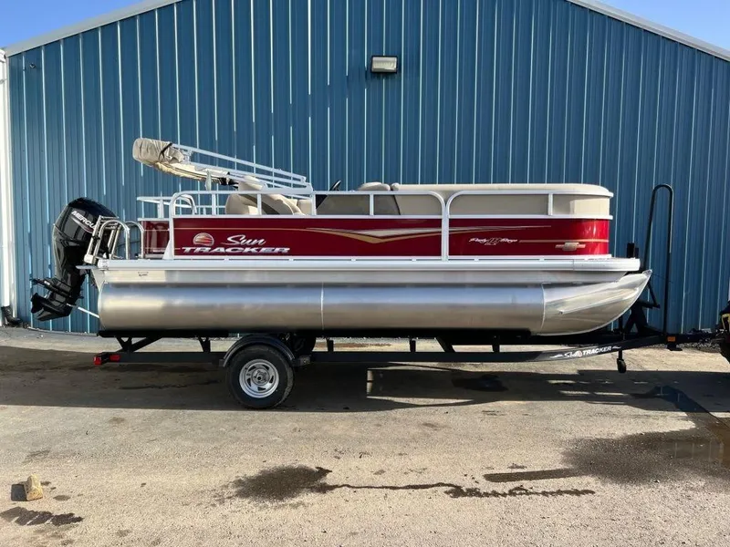 The Image of 2023 Sun Tracker PARTY BARGE® 18 DLX pontoon boat on trailer. - 0