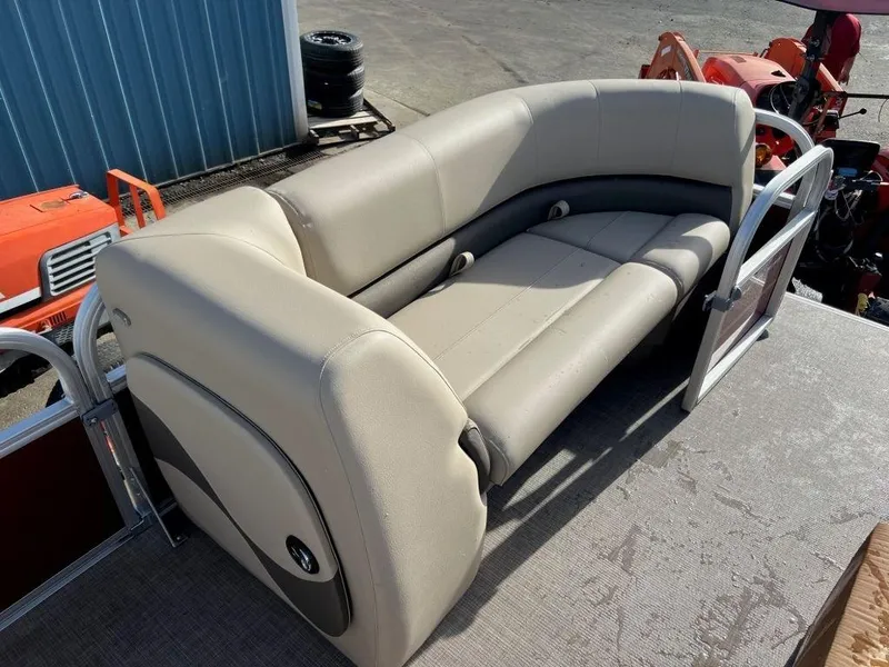 Slide: The Image of 2023 Sun Tracker PARTY BARGE® 18 DLX pontoon boat with beige seating. - 4