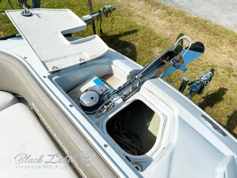 Slide: The Image of Crownline Boats E305 XS 2021 - 11