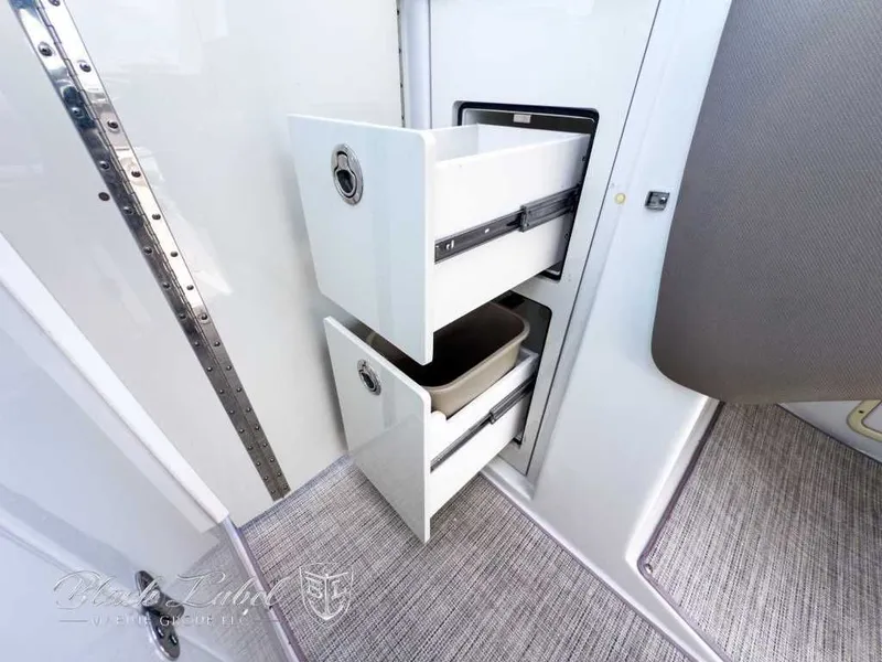 Slide: The Image of Crownline Boats E305 XS 2021 - 15