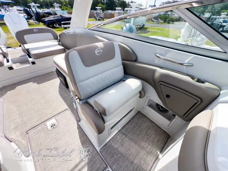 Slide: The Image of Crownline Boats E305 XS 2021 - 21