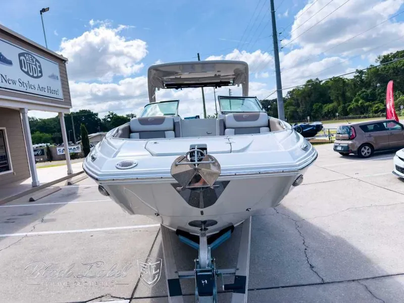 Slide: The Image of Crownline Boats E305 XS 2021 - 4