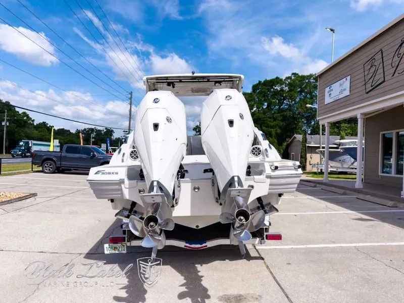 Slide: The Image of Crownline Boats E305 XS 2021 - 7