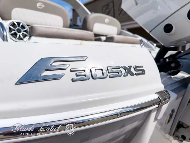 Slide: The Image of Crownline Boats E305 XS 2021 - 8
