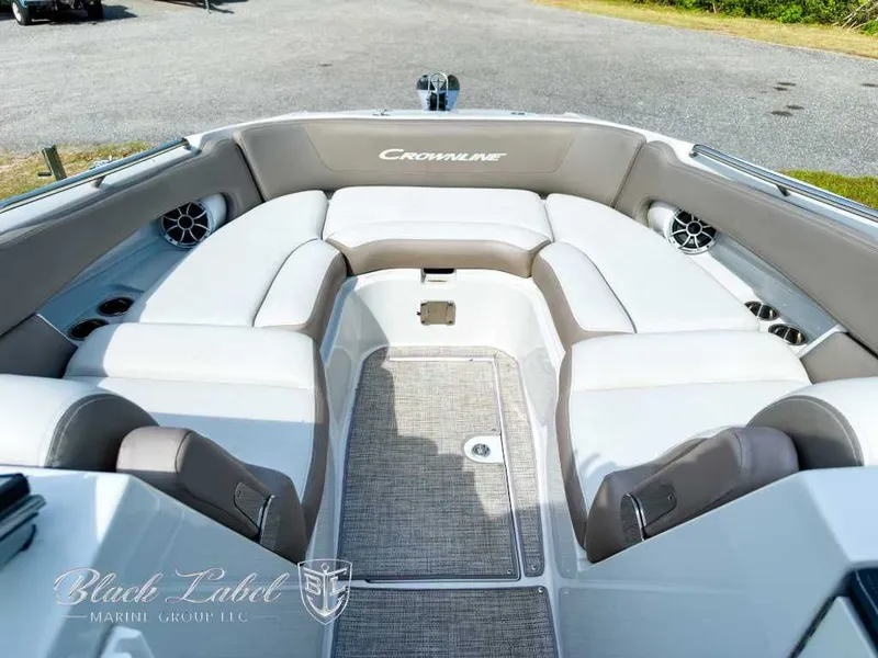 Slide: The Image of Crownline Boats E305 XS 2021 - 9