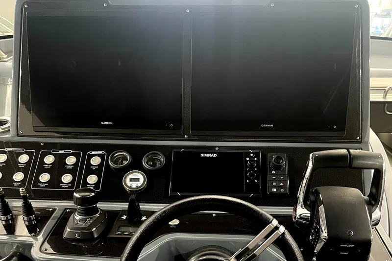 Slide: The Image of 2023 Canados 431 GLADIATOR helm with dual Garmin displays and Simrad controls. - 18