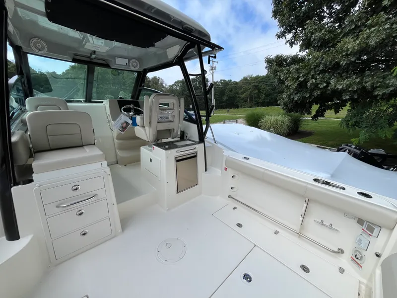 Slide: The Image of Boston Whaler 285 Conquest 2027 - 4