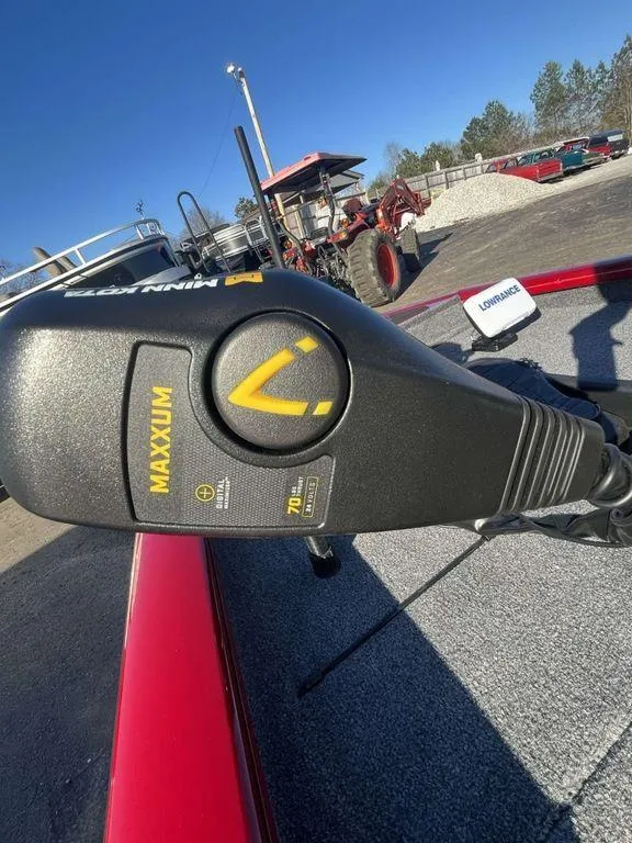 Slide: The Image of 2023 Tracker Pro Team™ 190 TX boat with Maxxum trolling motor. - 5