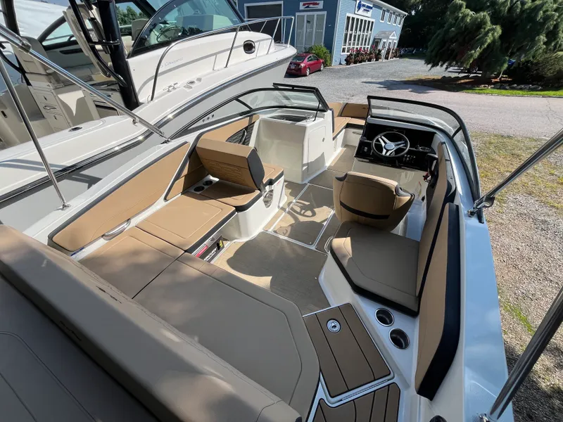 Slide: The Image of Sea Ray SPX 210 Outboard 2027 - 4