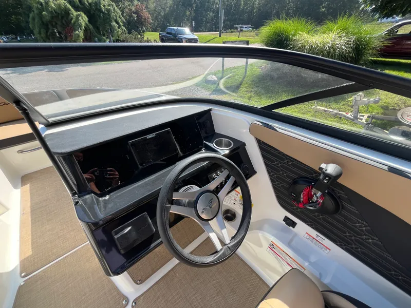Slide: The Image of Sea Ray SPX 210 Outboard 2027 - 8