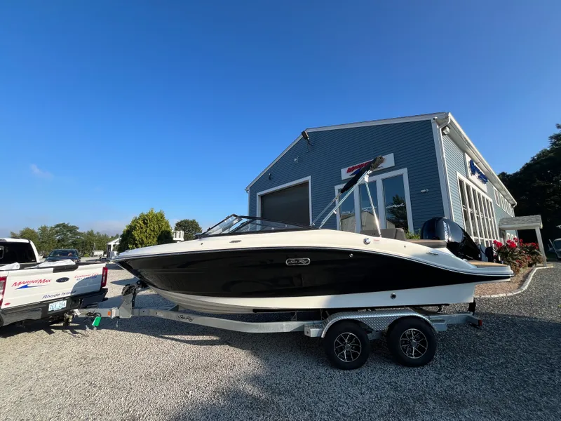 The Image of Sea Ray SPX 210 Outboard 2027 - 0