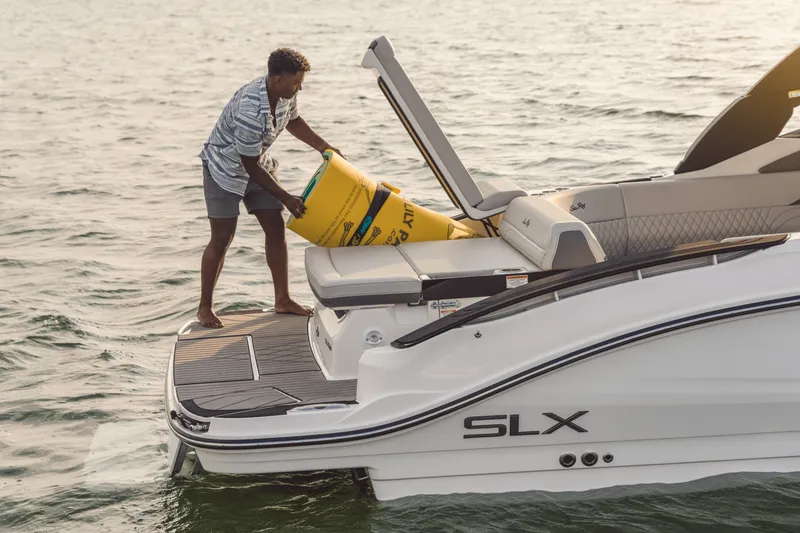Slide: The Image of Sea Ray SLX 280 2027 - 46