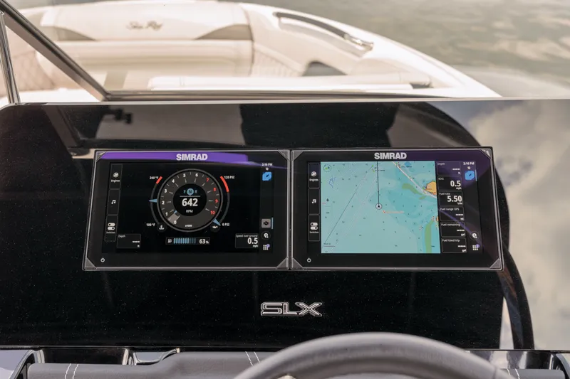 Slide: The Image of Sea Ray SLX 280 2027 - 10