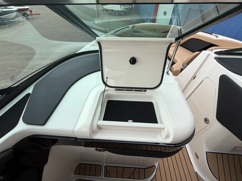 Slide: The Image of Sea Ray SLX 280 2027 - 41