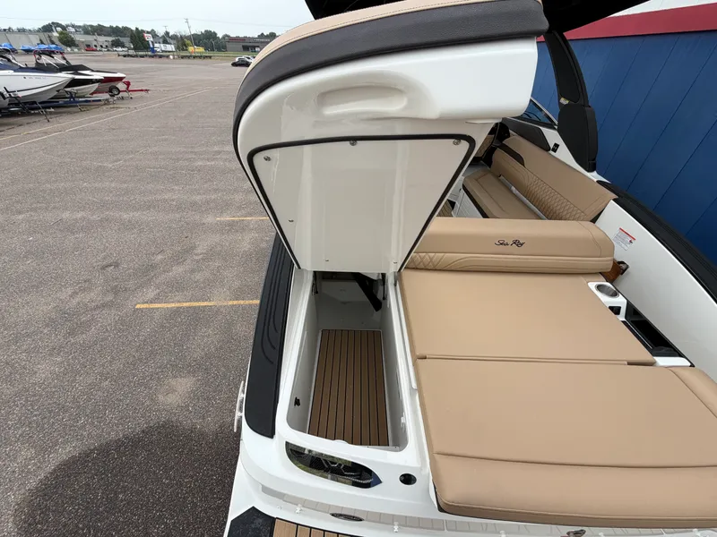 Slide: The Image of Sea Ray SLX 280 2027 - 7