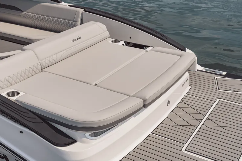 Slide: The Image of Sea Ray SLX 280 2027 - 16