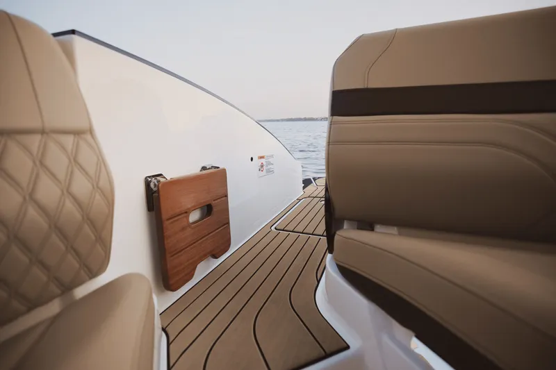 Slide: The Image of Sea Ray SLX 280 2027 - 12