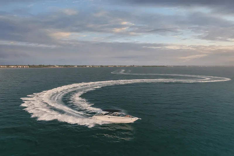 Slide: The Image of Sea Ray SLX 280 2027 - 47