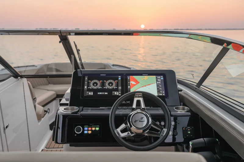 Slide: The Image of Sea Ray SLX 280 2027 - 9
