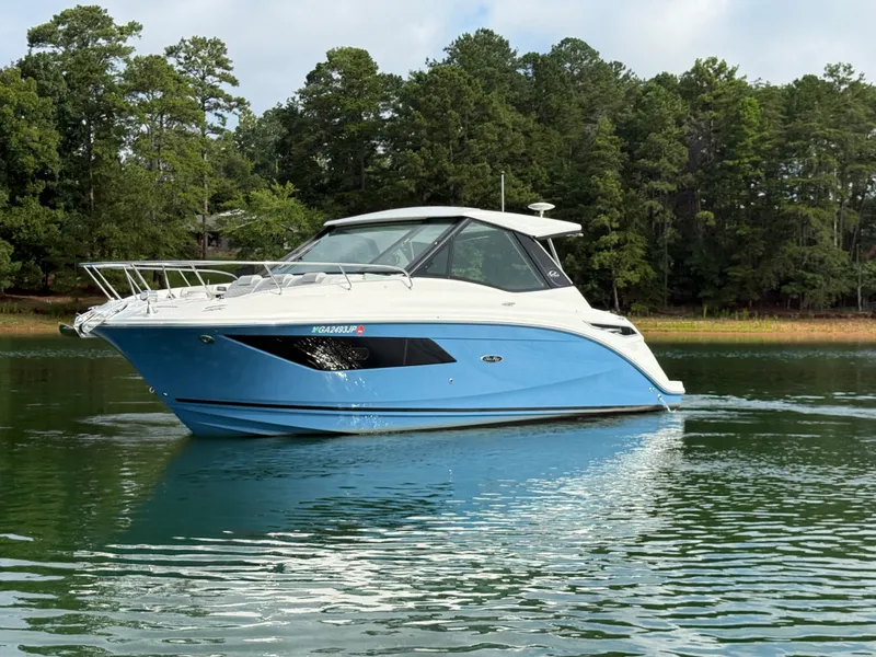 Slide: The Image of Sea Ray 320 SUNDANCER 2024 - 10