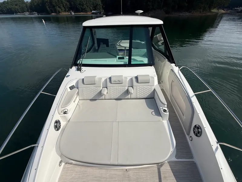 Slide: The Image of Sea Ray 320 SUNDANCER 2024 - 41