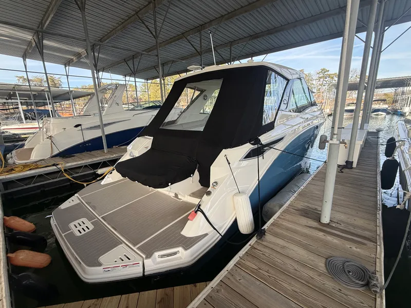 Slide: The Image of Sea Ray 320 SUNDANCER 2024 - 3
