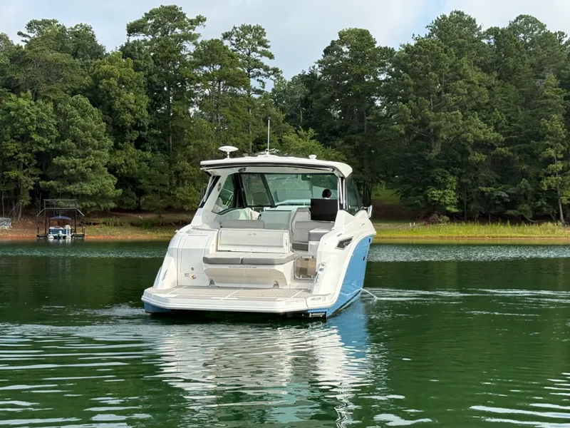 Slide: The Image of Sea Ray 320 SUNDANCER 2024 - 6