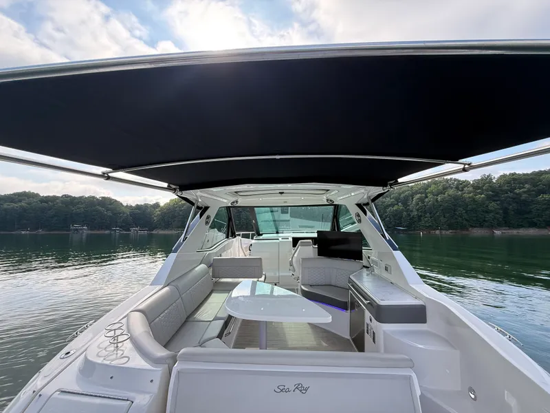 Slide: The Image of Sea Ray 320 SUNDANCER 2024 - 20