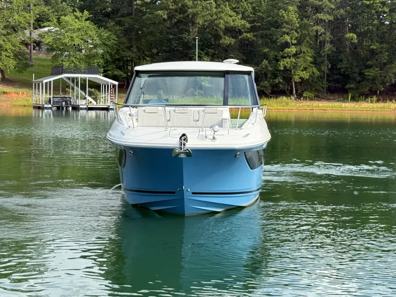 Slide: The Image of Sea Ray 320 SUNDANCER 2024 - 14