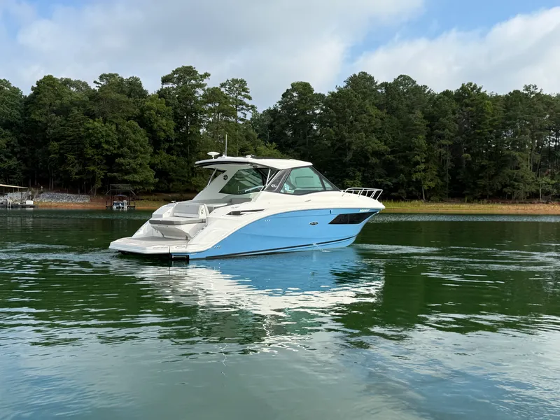Slide: The Image of Sea Ray 320 SUNDANCER 2024 - 4