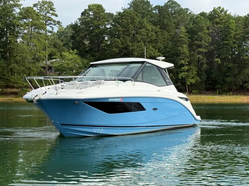 Slide: The Image of Sea Ray 320 SUNDANCER 2024 - 11