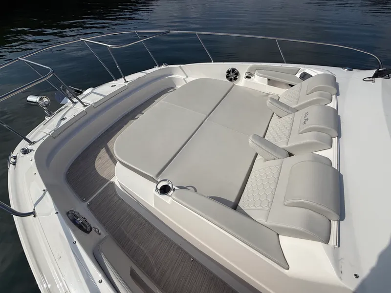Slide: The Image of Sea Ray 320 SUNDANCER 2024 - 39