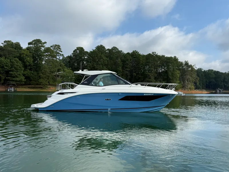 Slide: The Image of Sea Ray 320 SUNDANCER 2024 - 1