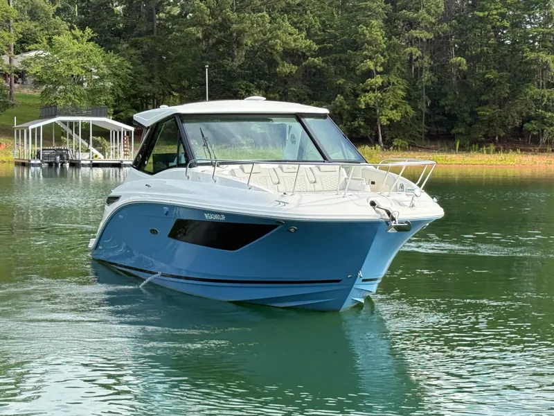 Slide: The Image of Sea Ray 320 SUNDANCER 2024 - 15