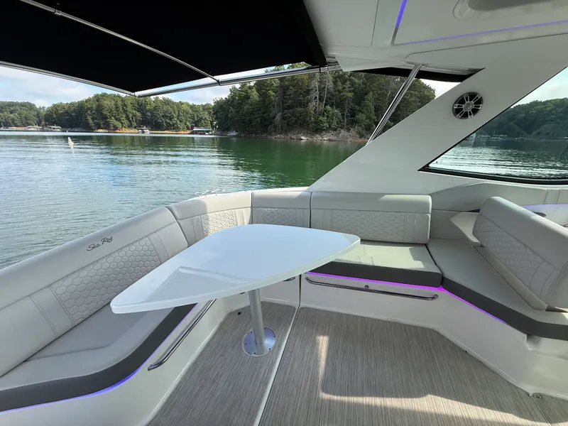 Slide: The Image of Sea Ray 320 SUNDANCER 2024 - 23