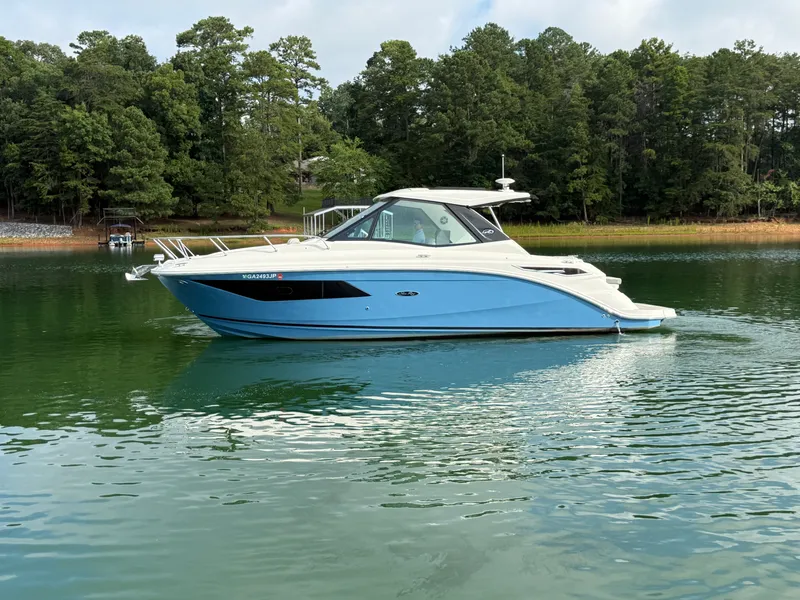Slide: The Image of Sea Ray 320 SUNDANCER 2024 - 8