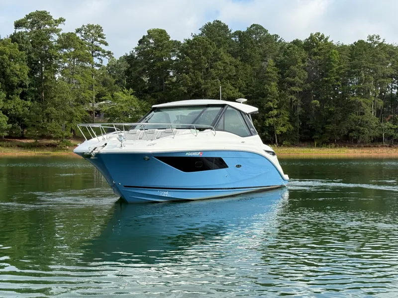 Slide: The Image of Sea Ray 320 SUNDANCER 2024 - 12