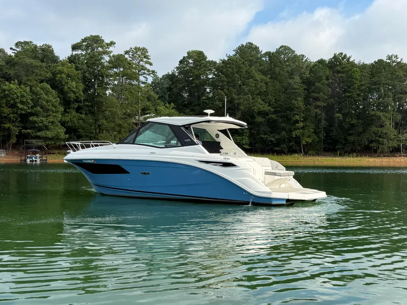 Slide: The Image of Sea Ray 320 SUNDANCER 2024 - 7