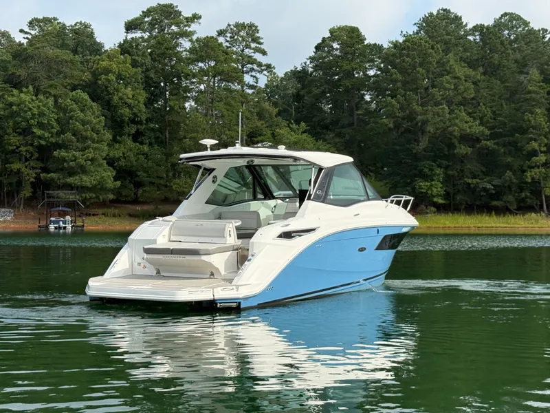 Slide: The Image of Sea Ray 320 SUNDANCER 2024 - 5