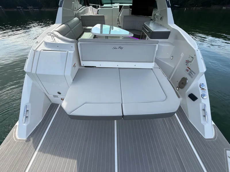 Slide: The Image of Sea Ray 320 SUNDANCER 2024 - 18