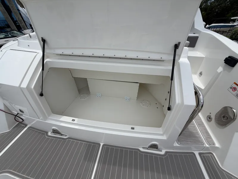 Slide: The Image of Sea Ray Sundancer 320 Outboard 2027 - 6