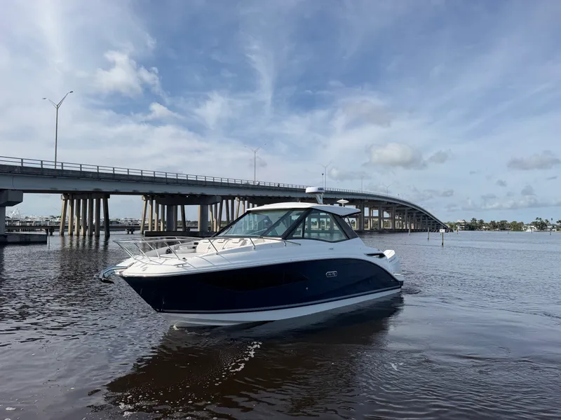 Slide: The Image of Sea Ray Sundancer 320 Outboard 2027 - 12
